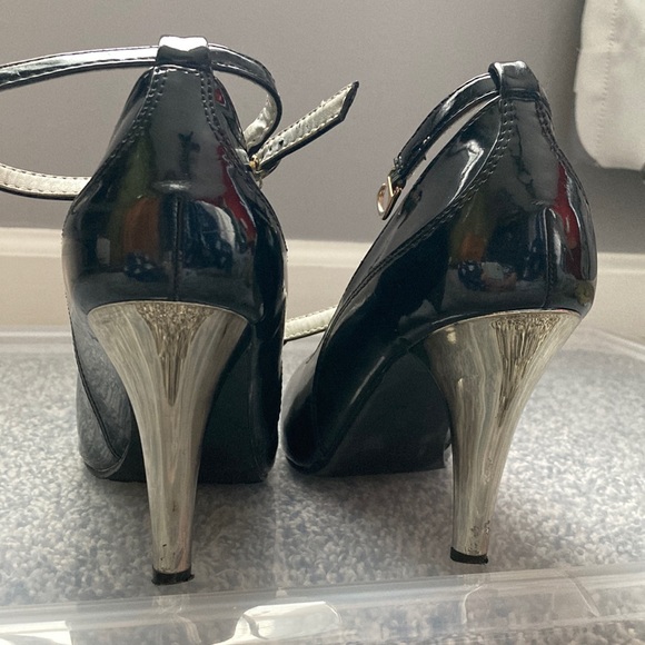 Black heels with straps. Pointed. Size 5 - Picture 4 of 8